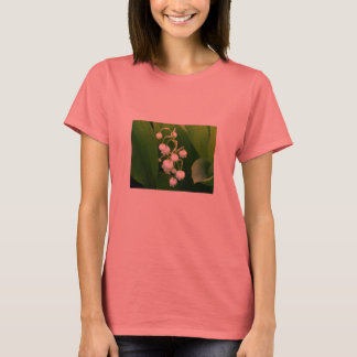 Camiseta de la mujer de las flores blancas