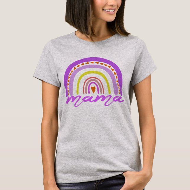 Camiseta de Mama Boho Doodle Corazón Arcoíris. (Anverso)