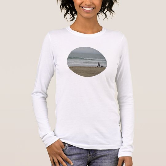 Camiseta De Manga Larga Perro que camina de la mujer a lo largo de la