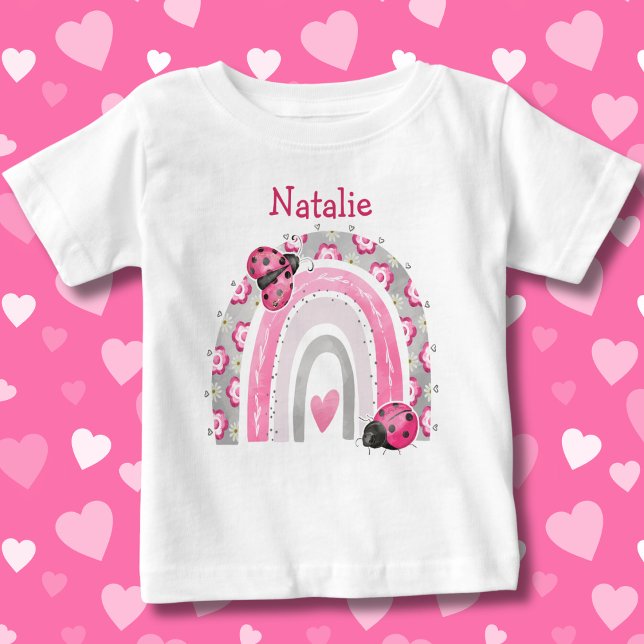 Camiseta de mariquita rosa con bebé arcoíris (Subido por el creador)