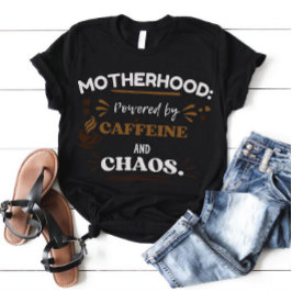 Camiseta de maternidad Impulsada por la cafeína y 