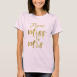 Camiseta De Miss a Sra. Bridal Shower Fiesta Relieve metali<br><div class="desc">De Miss a Sra. Bridal Shower Relieve metalizado dorado Guión Vestido Negro para una ducha de novia moderna y elegante.</div>