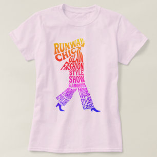 Camiseta de modelo de moda de pasarela