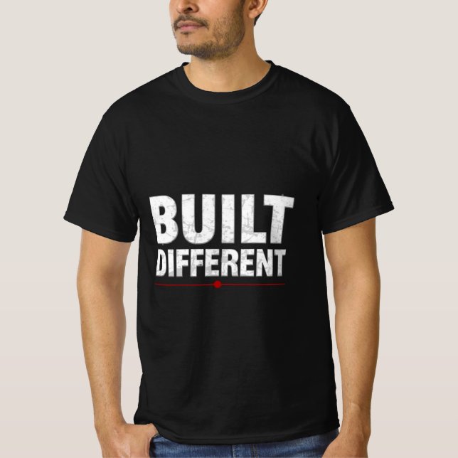 Camiseta de motivación de gimnasio Built Different (Anverso)