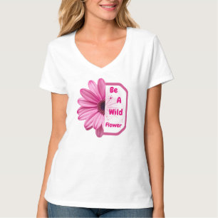 Camiseta de mujer con cita de flor silvestre rosa
