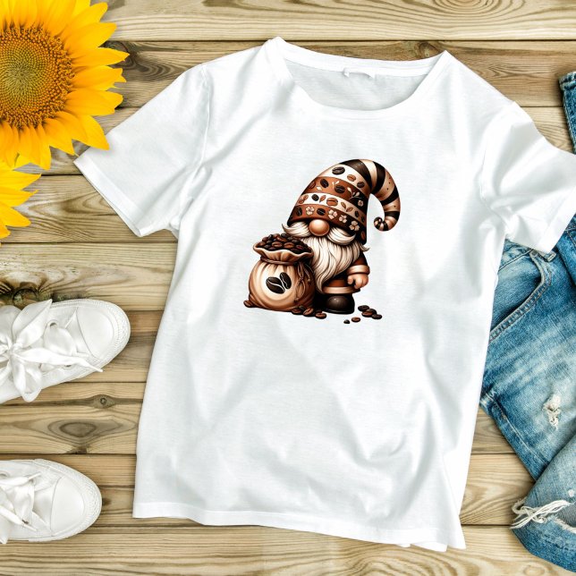 Camiseta de mujer con gnomo del café adorable (Coffee Gnome lovers T-shirt. Cute adorable and trendy)