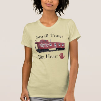 Camiseta de mujer de corazón grande de pueblo pequ