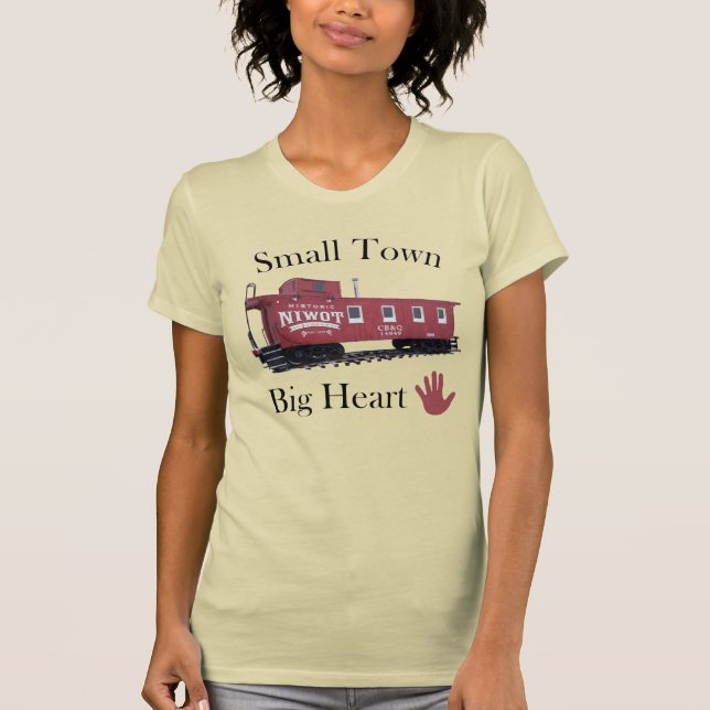 Camiseta de mujer de corazón grande de pueblo pequ (Anverso)