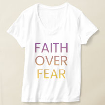 Camiseta de Mujer Fe Sobre Miedo – Cristiano Inspi