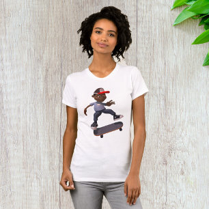 Camiseta de mujer joven montando un monopatín