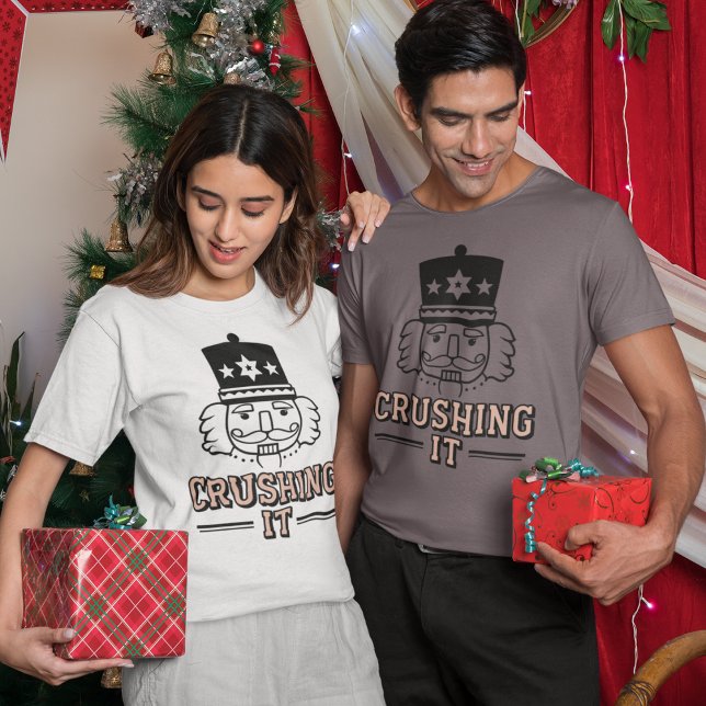 Camiseta de Navidad Crushing It Nutcracker (Crushing It Nutcracker Christmas Shirt – Funny Holiday Gift Tee)
