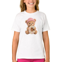 Camiseta de niña con letra inicial C y oso de pelu