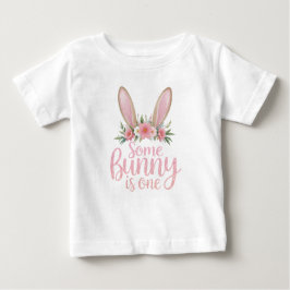 Camiseta de niña en su primer cumpleaños con conej