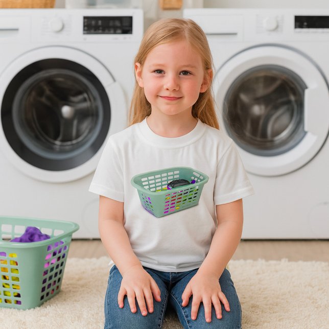 Camiseta de niñas de la cesta de la ropa (Subido por el creador)