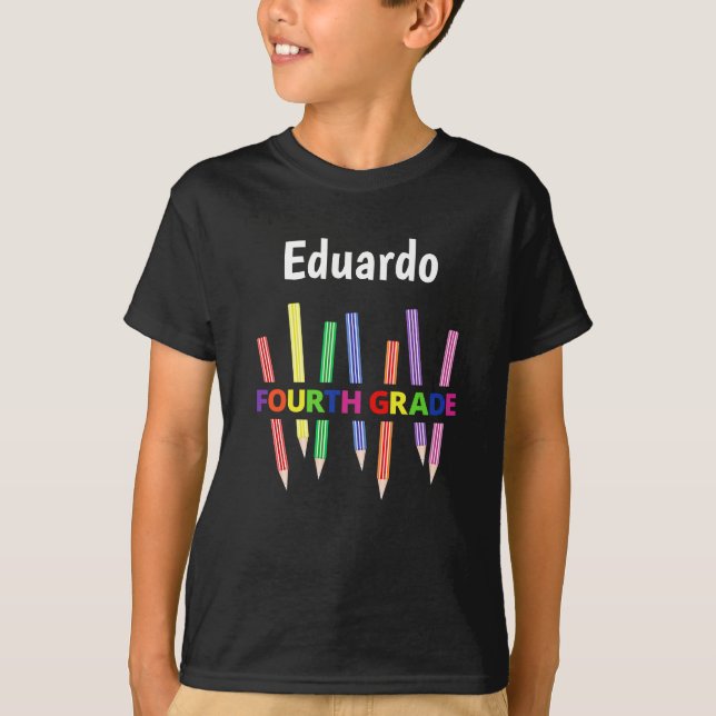 Camiseta de niño de cuarto grado con lápices de co (Anverso)