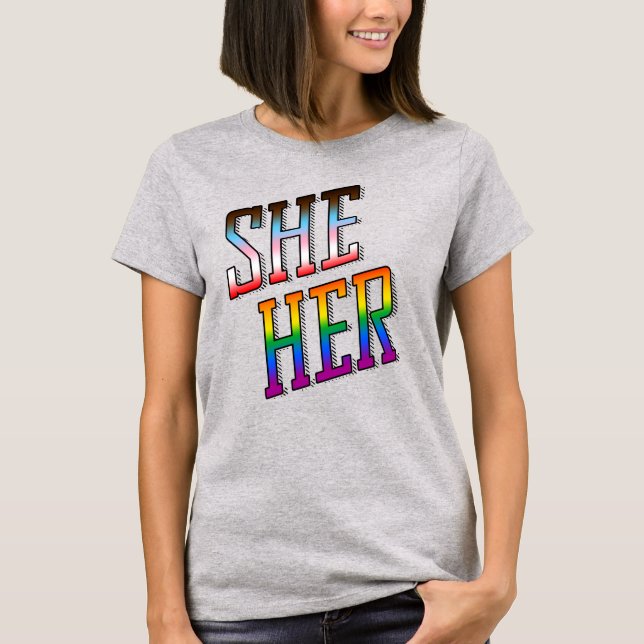 Camiseta de orgullo de pronombres de progreso Ella (Anverso)