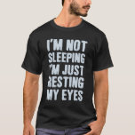 Camiseta de papá gracioso<br><div class="desc">No estoy durmiendo,  solo estoy descansando los ojos. Divertido regalo del padre.</div>