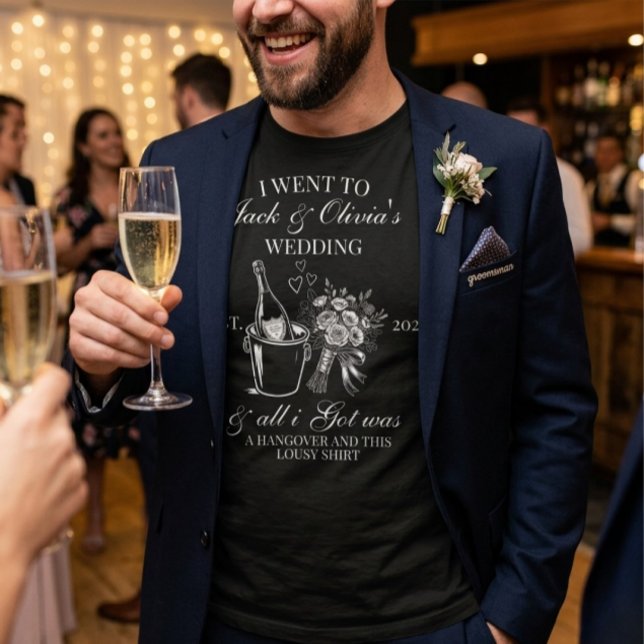 Camiseta de Pareja de Boda Simple Personalizada Mo (Modern wedding couple name groomsman t-shirt )