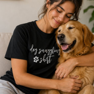 Camiseta de perro acurrucado 