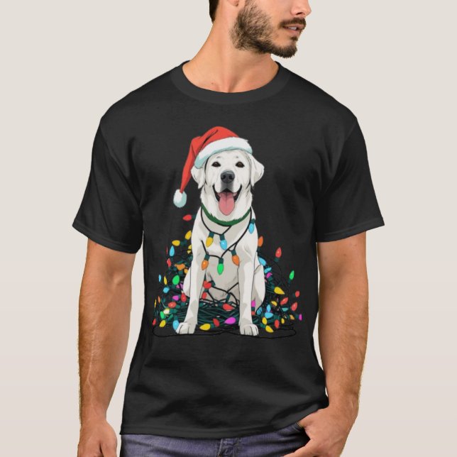 Camiseta de perro feliz enredado en luces de Navid (Anverso)