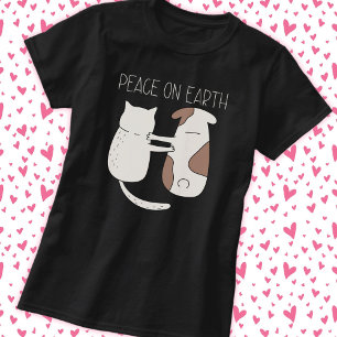 Camiseta de perros con gatos de paz en la Tierra
