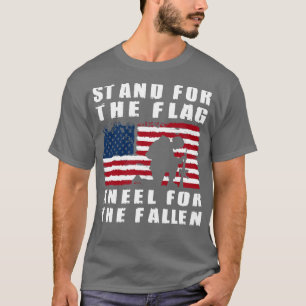 Camiseta De pie por la bandera, de rodillas por los caídos