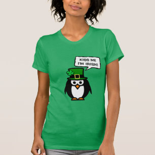 Camiseta de pingüino del día de San Patricio lindo