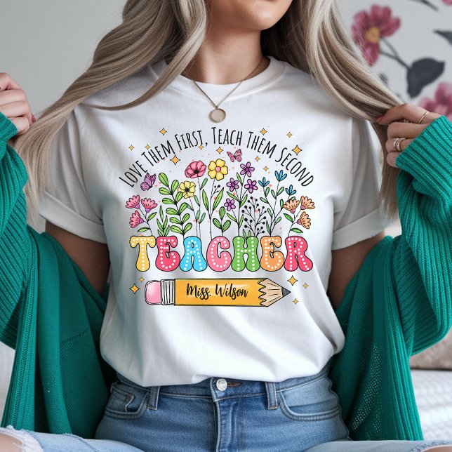 Camiseta de Profesora de Flores Silvestres Retro T (wildflowers teacher shirt, retro floral teacher shirt, teacher life shirt, floral teacher sweatshirt)