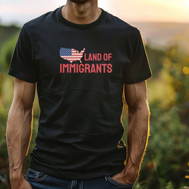 Camiseta de protesta contra la fusión de Trump (This T-shirt makes a strong statement against the immigration policies of Donald Trump.)