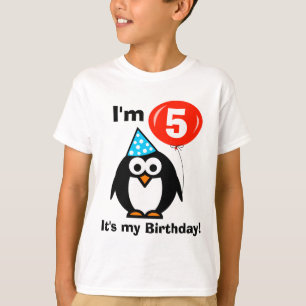 Camiseta de quinto cumpleaños con pingüino lindo