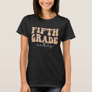 Camiseta De Quinto Grado Vibes Groovy Flowers Teacher De Vu