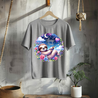 Camiseta de Sloth en Modo Sueño con Cielo Nocturno