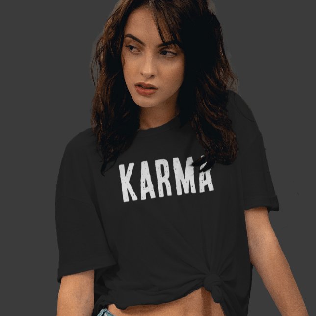 Camiseta de texto blanco de Karma (Subido por el creador)