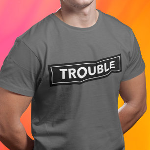 Camiseta de texto en negrita TROUBLE