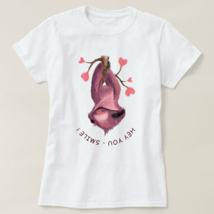 Camiseta de texto llamativo con perezoso al revés