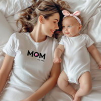 Camiseta de texto negro Mom Established Double Hea