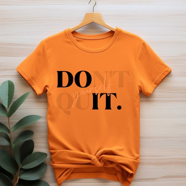 Camiseta de tipografía simple de Naranja negro (Subido por el creador)