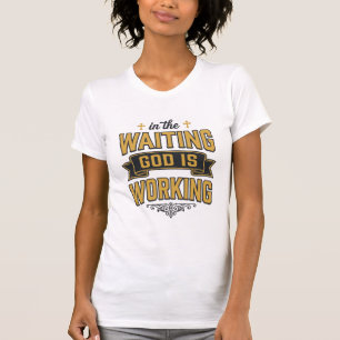 Camiseta de tipografía vintage de fe Dios está tra
