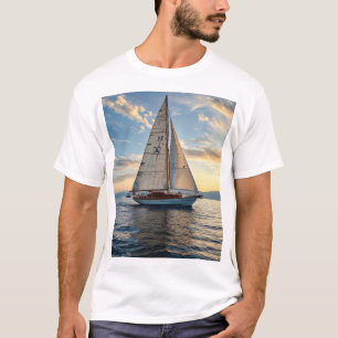 camiseta de un barco de vela fresco