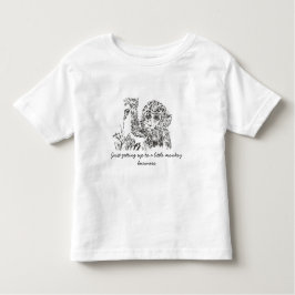 Camiseta de un niño pequeño en un negocio de monos