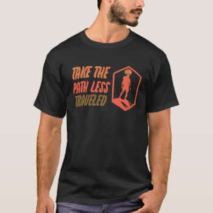 Camiseta Dé un paseo por el sendero menos transitado y expl