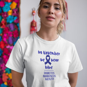 Camiseta de una mujer blanca en el mes de la toma 
