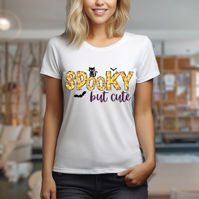 Camiseta de versión espeluznante pero linda (Spooky but cute doodle letters t-shirt design)