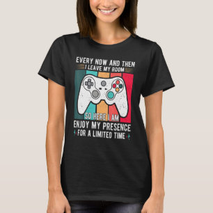 Camiseta de vez en cuando salgo de mi habitación  jugando 4