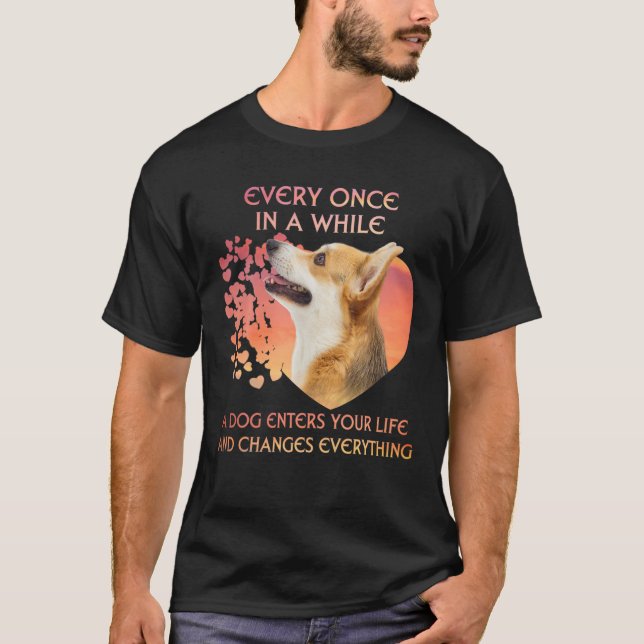 Camiseta De Vez En Cuando, Un Corgi Galés Te Entra. (Anverso)