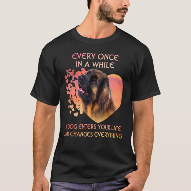 Camiseta De Vez En Cuando Un Leonberger Te Entra A La Vida (Anverso)