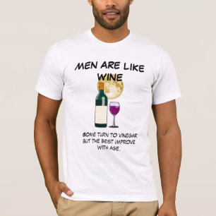 Camiseta de vino de un hombre divertido