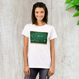 Camiseta De vuelta a la educación en el tablero de anuncios