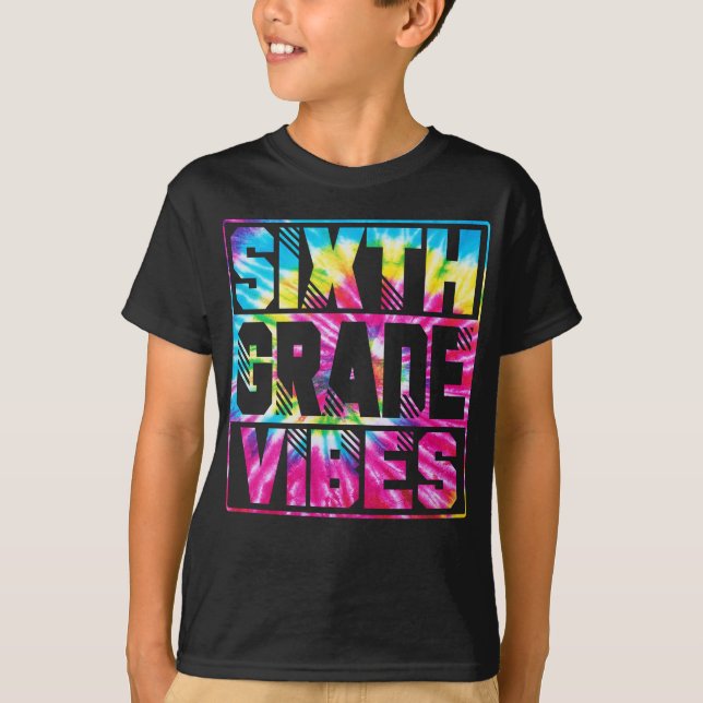 Camiseta De Vuelta A La Escuela 6° Grado Vibes Primer Día D (Anverso)