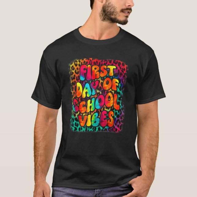 Camiseta De vuelta a la escuela Vibes Feliz primer día esco (Anverso)